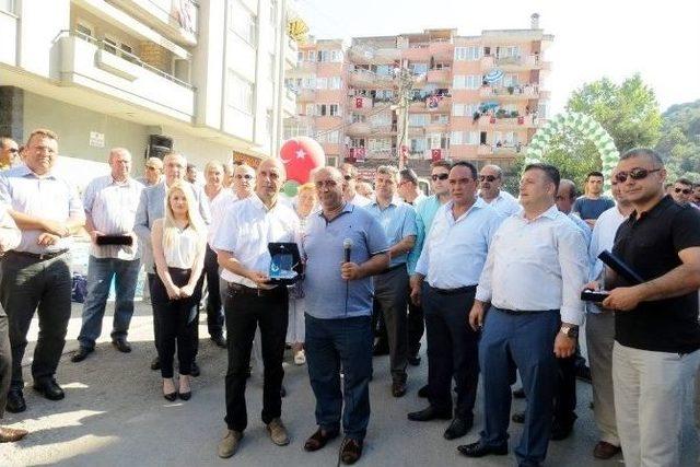 Trafiğe Kapatılan Yolda Toplu Sünnet Şöleni