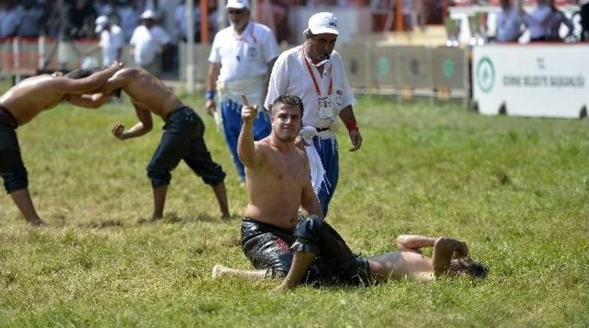 Muratpaşalı Pehlivanlar Altın Madalyaya Uzandı