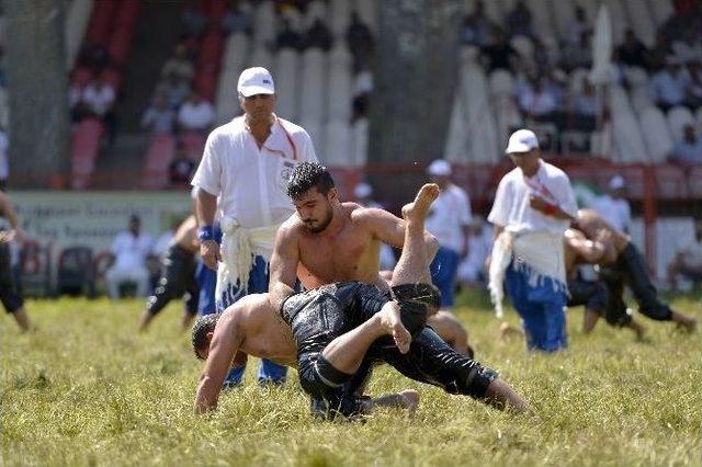 Muratpaşalı Pehlivanlar Altın Madalyaya Uzandı