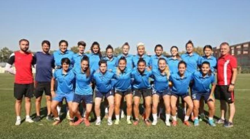 Konak’ın Şampiyon Kızları Kampa Giriyor