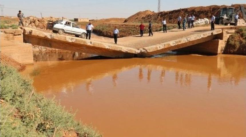 Çökme Tehlikesi Bulunan Köprü, Belediye Ekiplerince Yıkıldı