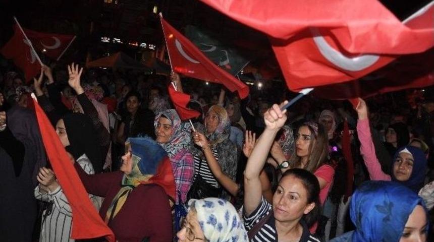 &Ouml;zmen; &rdquo;astim K&ouml;pr&uuml;l&uuml; Kavşağa 15 Temmuz İle İlgili İsim Verilmesini Onaylamıyoruz&rdquo;