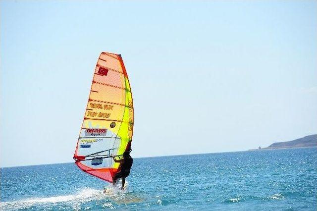 Beylikdüzü’nde “türkiye Windsurf Ve Slalom” Rüzgarı