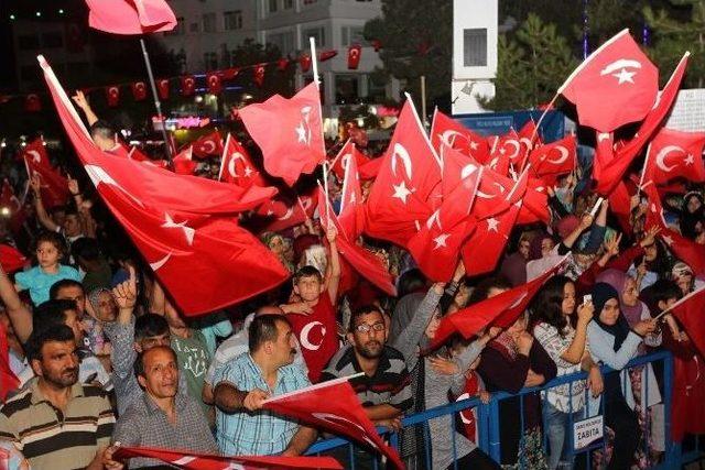 Darbe Girişimi Sonrası Gebze’de Binler Şükür Namazı Kıldı