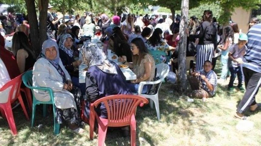 Pilav Şenliği&rsquo;nde 11 Kazan Etli Pilav Dağıtıldı