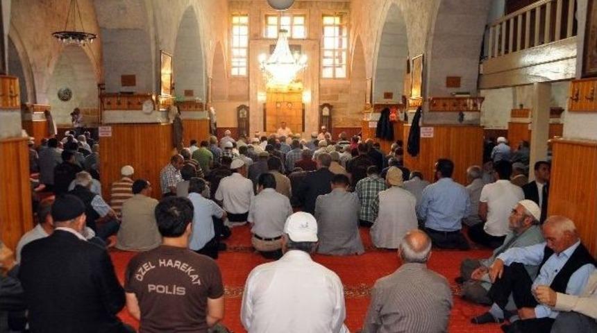 G&ouml;lbaşı Şehidi Emniyet M&uuml;d&uuml;r&uuml; İ&ccedil;in Mevlit Okutuldu