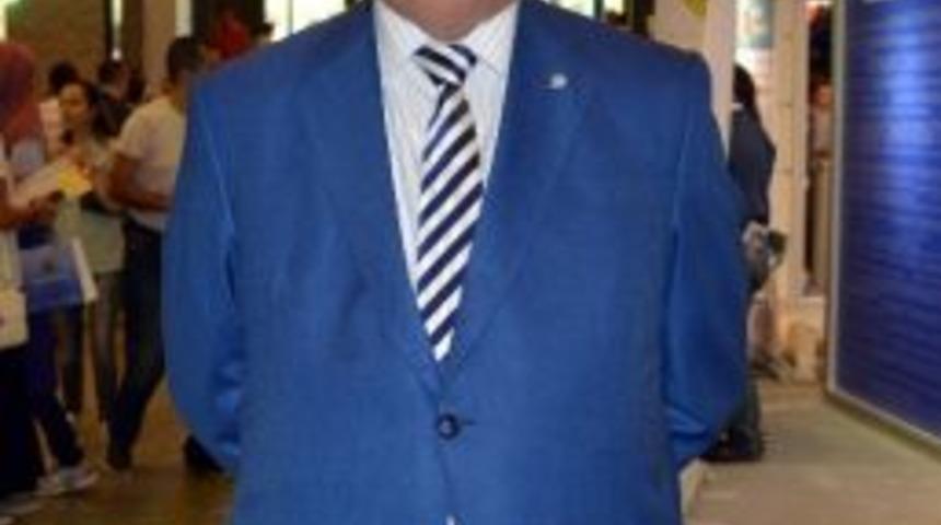 Esenyurt &Uuml;niversitesi Eğitim Fuarında Aday &Ouml;ğrencilerle Bir Araya Geldi