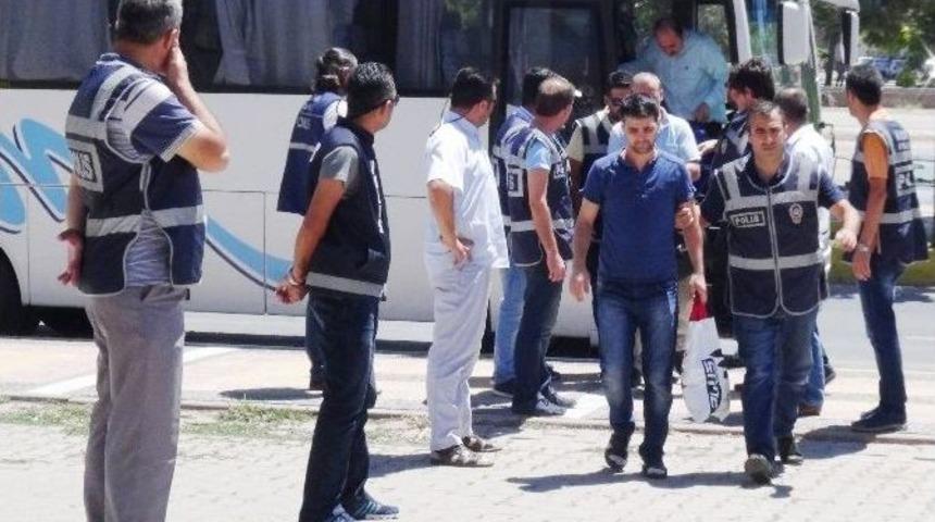 Aksaray&rsquo;da 14 Polis Memuru Daha Hakim Karşısında