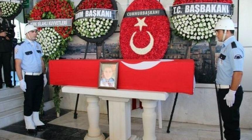 İzmir Şehidini Son Yolculuğuna Uğurladı