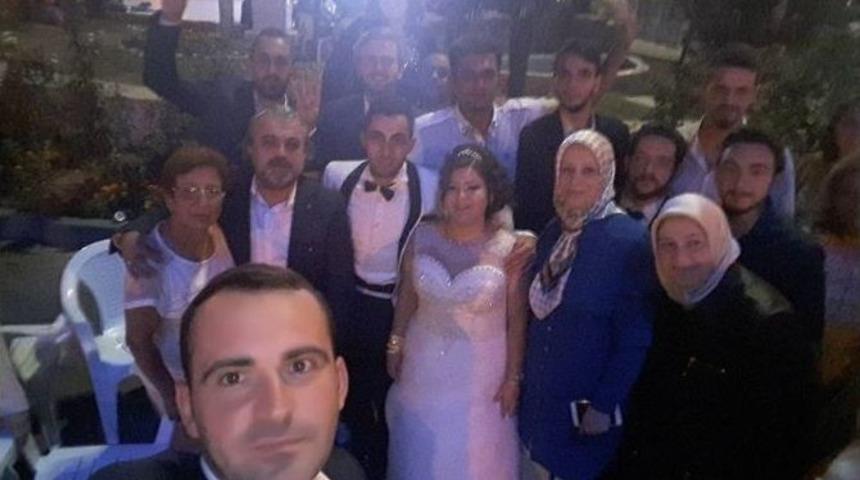 Gelin Ve Damat Demokrasi N&ouml;betinde