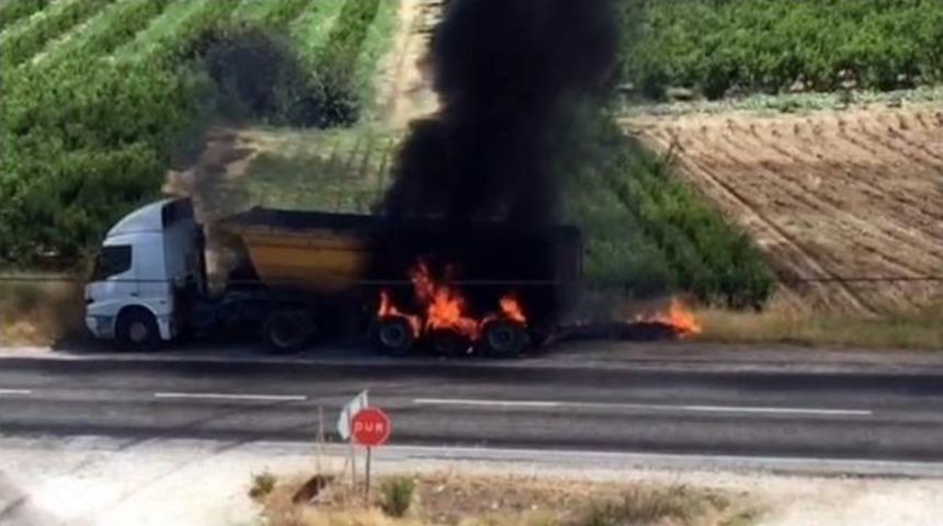 Alev Topuna D&ouml;nen Aracına &Ccedil;aresizce Baktı
