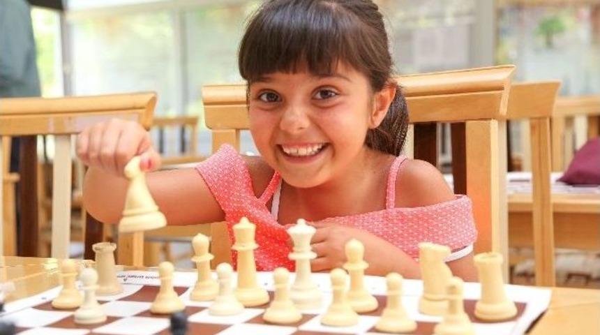 Şehitkamil&rsquo;de Satran&ccedil; Eğitimi Yaz Boyu Devam Edecek