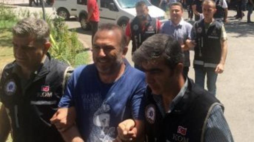 Adana&rsquo;da G&ouml;zaltına Alınan Gazeteciler Adliyeye Sevk Edildi