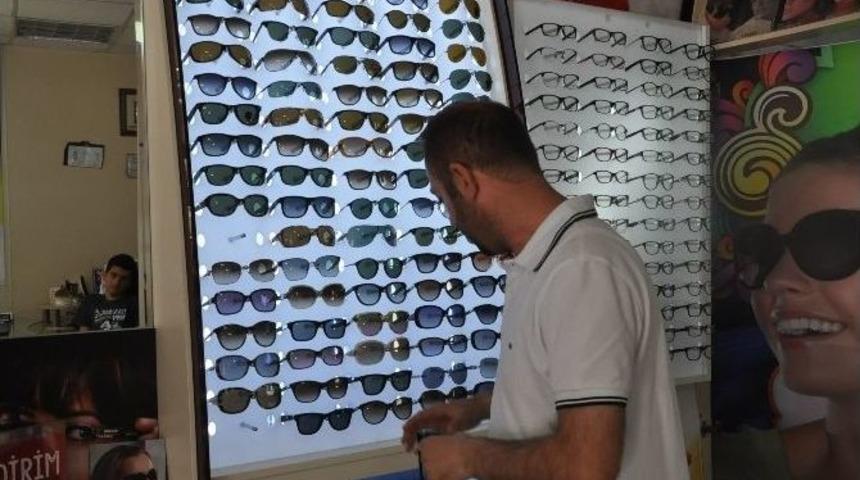 Sahte G&uuml;neş G&ouml;zl&uuml;klerine Dikkat!