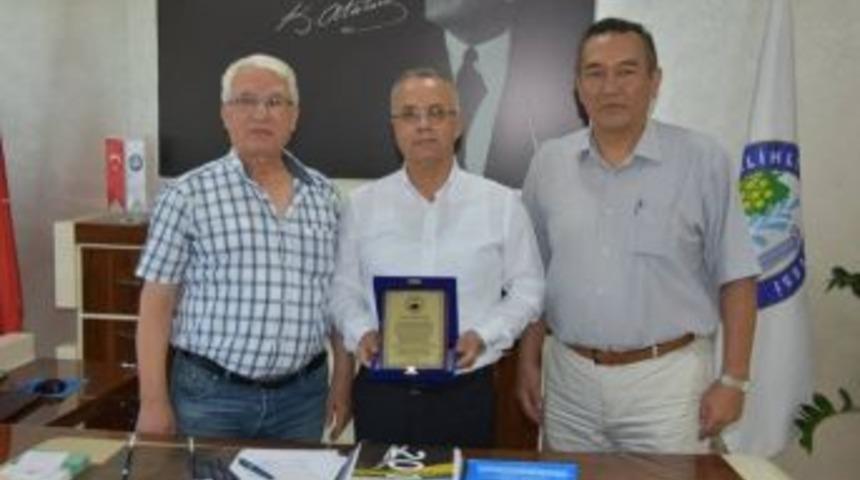 Tertip Komitesinden Başkan Kayda&rsquo;ya Plaketli Teşekk&uuml;r