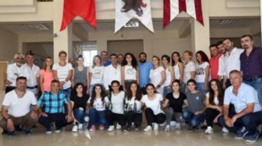 Moral Ve Motivasyon Yemeğinde Henbolcular Bir Araya Geldi