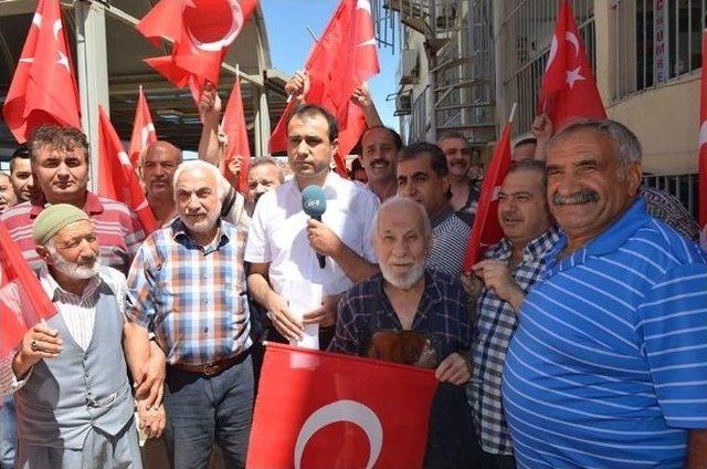 Esnaf Ve Vatandaşlara Türk Bayrağı Dağıtıldı