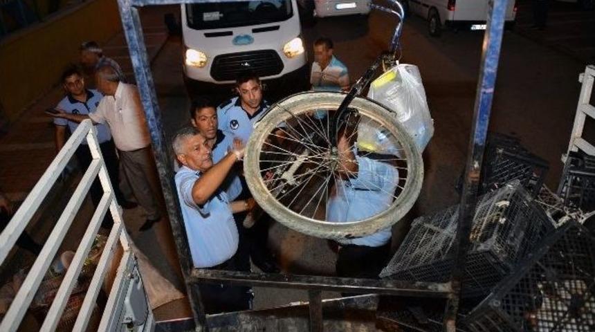 Mersin B&uuml;y&uuml;kşehir Belediyesi Zabıtasından Kağıt Toplayıcılarına Operasyon