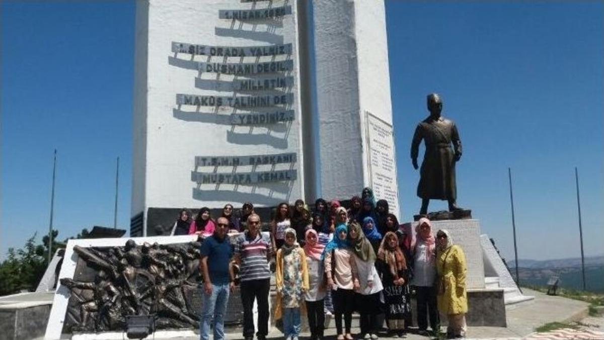 10 Farklı İlden Gelen Lise &Ouml;ğrencileri Boz&uuml;y&uuml;k&rsquo;&uuml; Ziyaret Etti