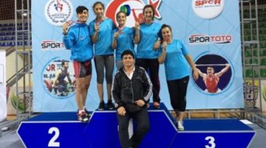 B&uuml;y&uuml;kşehirli Haltercilerden 4 Madalya