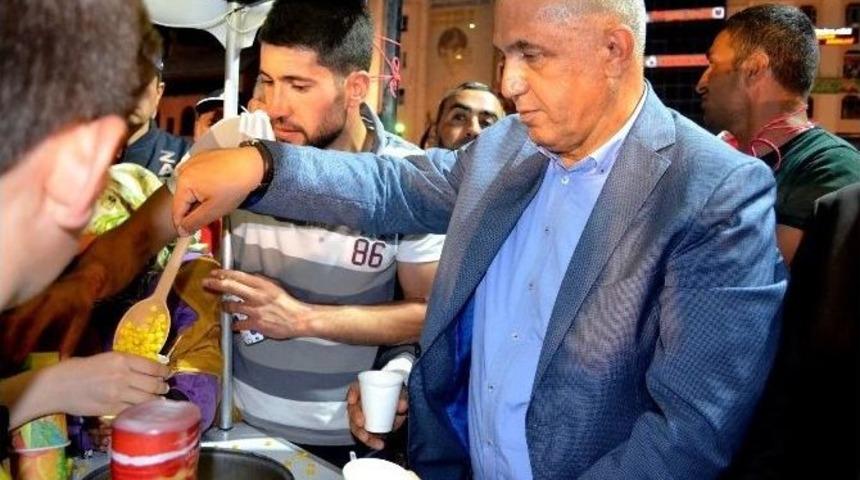 Ilıcalı, Demokrasi Nöbetinde Dadaşlarla Omuz Omuza