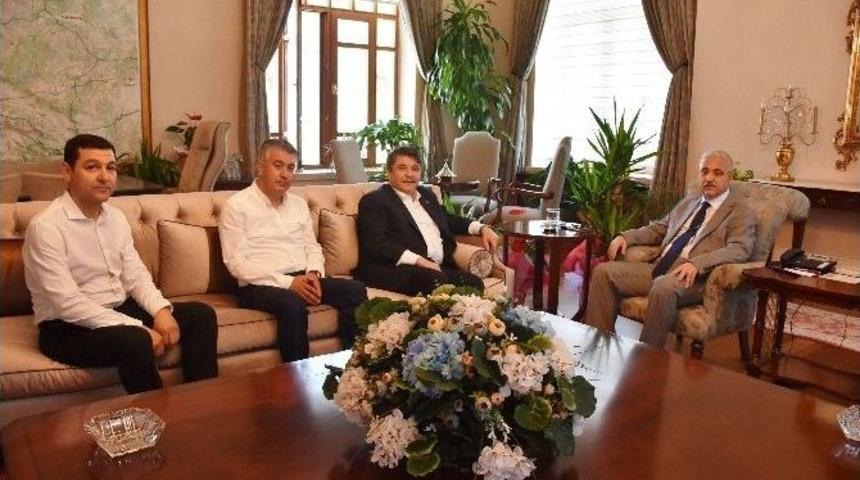 Vali G&uuml;ven&ccedil;er Konuklarını Ağırladı