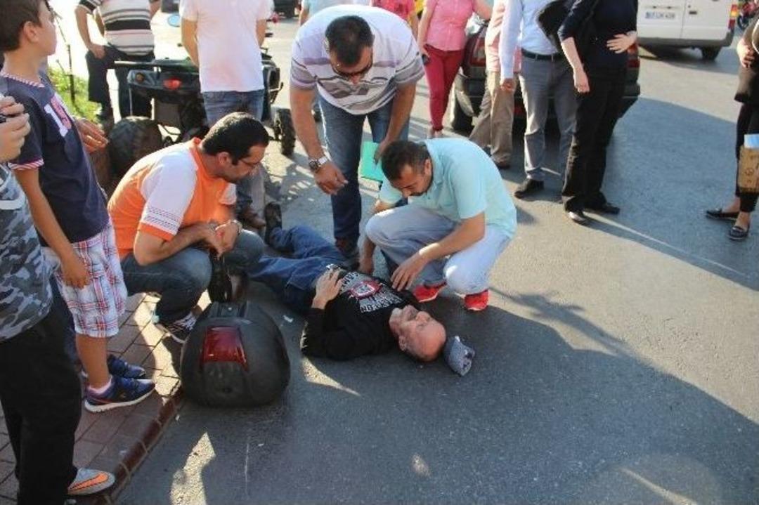 Kaza Yapan Yaralıyı &Ccedil;arptığı Otomobilin S&uuml;r&uuml;c&uuml;s&uuml; Teselli Etti