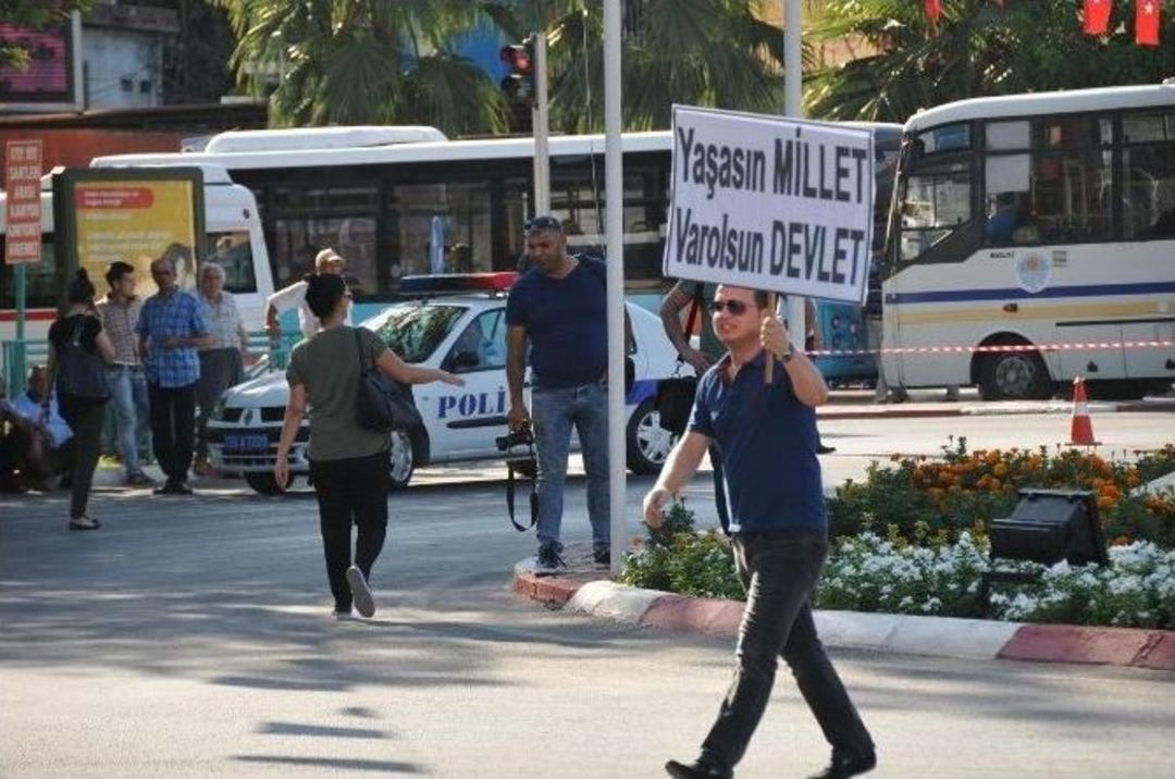 Tarsus&rsquo;ta Fet&ouml;&rsquo;y&uuml; Andıran Cansız Manken Yakarak Protesto Etti