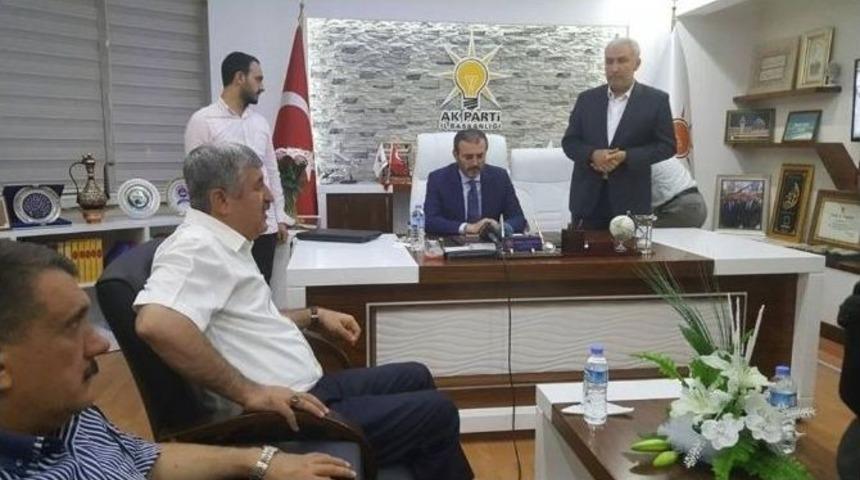 Eski Bakan Mahir &Uuml;nal Ak Parti Malatya İl Başkanlığını Ziyaret Etti