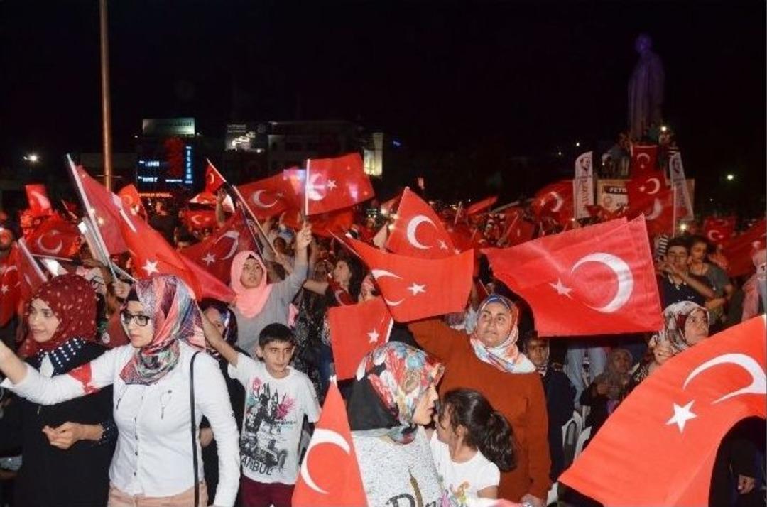 Eski Bakan &Uuml;nal, Malatya&rsquo;da Milli İrade N&ouml;betine Katıldı