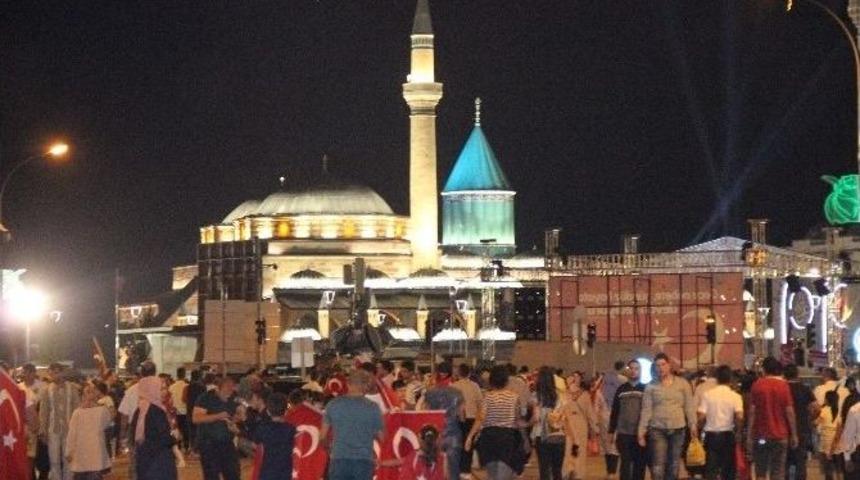 Konya’da Demokrasi Nöbeti Sürüyor