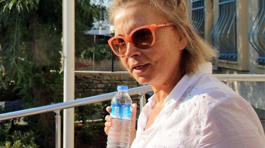 Nazlı Ilıcak Yanlış Bilgiyle Tuzağa &Ccedil;ekildi