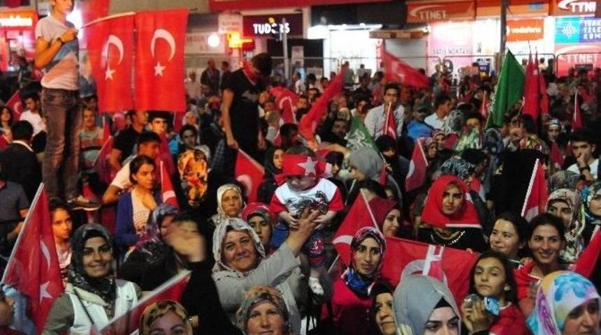 Vanlıların Demokrasi Nöbeti Sürüyor