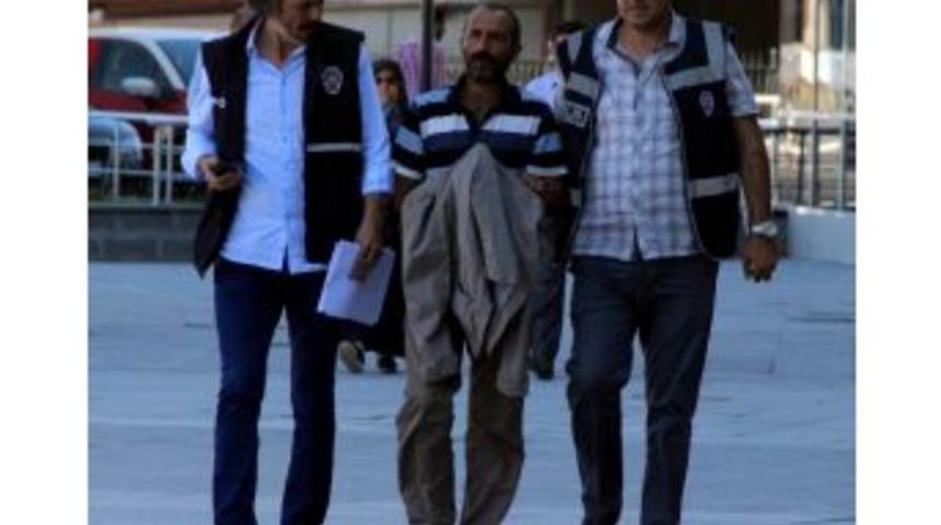 Cinayet Ş&uuml;phelisi Adliyeye &Ccedil;ıkarıldı