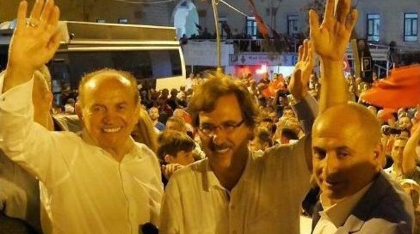 B&uuml;y&uuml;k&ccedil;ekmece&rsquo;den T&uuml;m D&uuml;nyaya Demokrasi Dersi