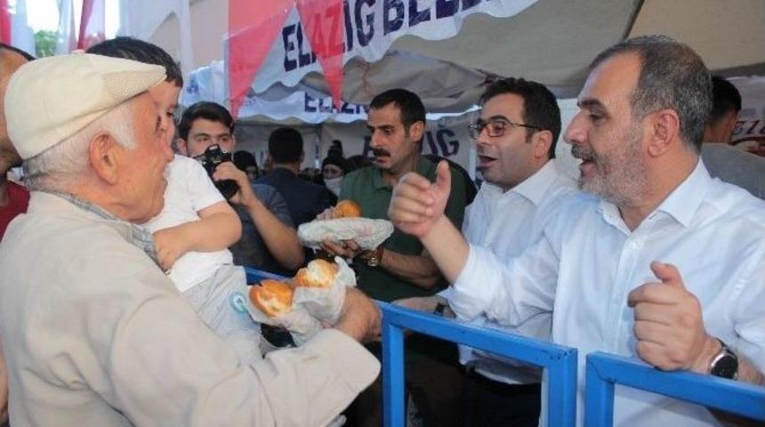 Elazığ Tso&rsquo;dan Demokrasi N&ouml;bet&ccedil;ilerine Kavurma İkramı