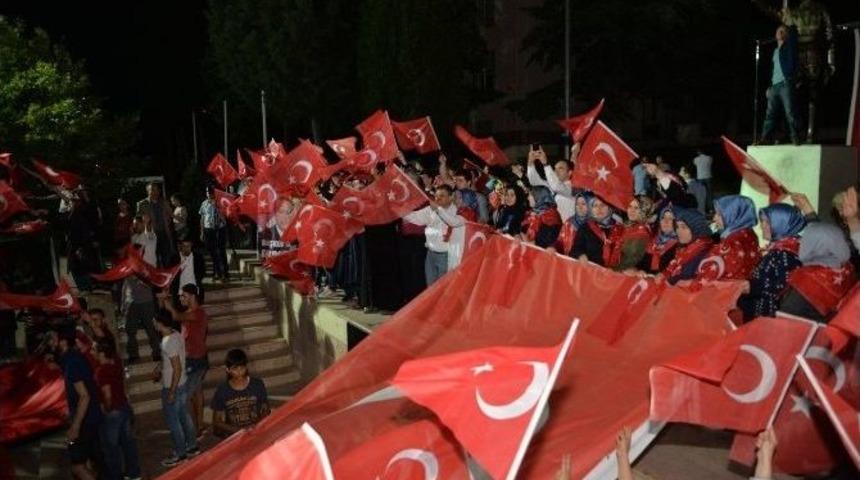 Bilecik Demokrasiye Sahip &Ccedil;ıkmaya Devam Ediyor