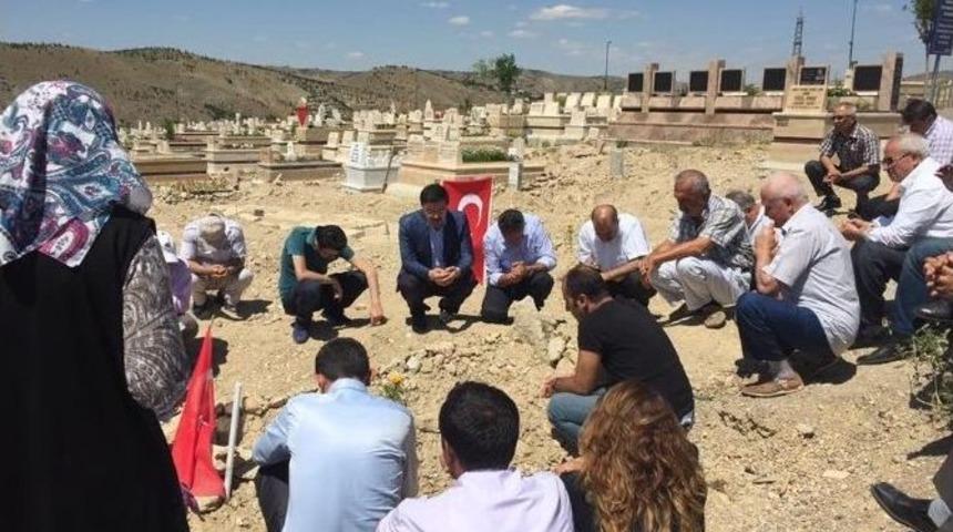 Ak Parti Yozgat Milletvekili Yusuf Başer Demokrasi Şehitlerini Unutmadı