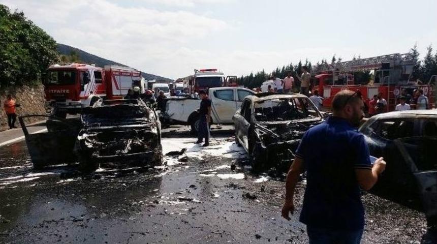 Kocaeli Tem&rsquo;de Zincirleme Kazada Ara&ccedil;lar K&uuml;le D&ouml;nd&uuml;: 7 Yaralı