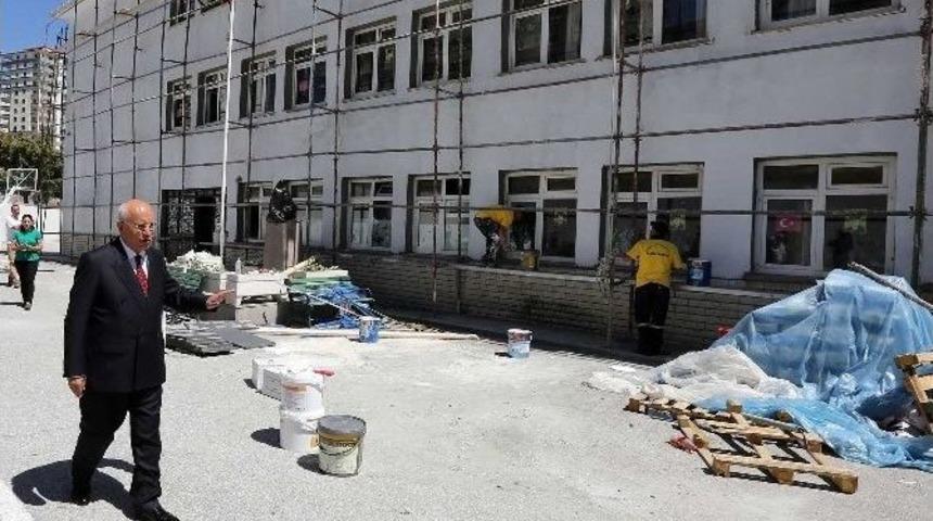 Yenimahalle&rsquo;de Okullar İ&ccedil;in Kollar Sıvandı