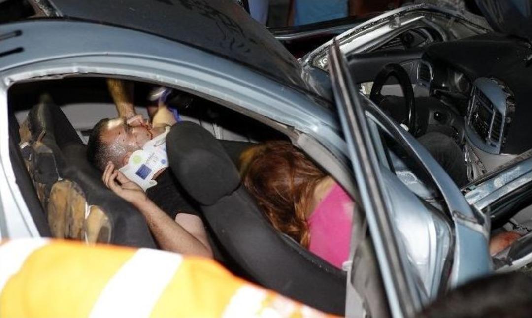 Arabada Sıkışan Kadının Yardım &Ccedil;ığlığı: "yardım Edin, &Ouml;l&uuml;yorum"