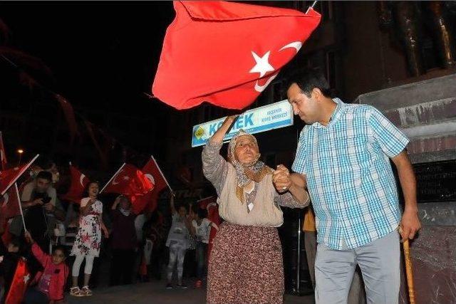 84 Yaşındaki Fatma Teyzenin Demokrasi Aşkı 1