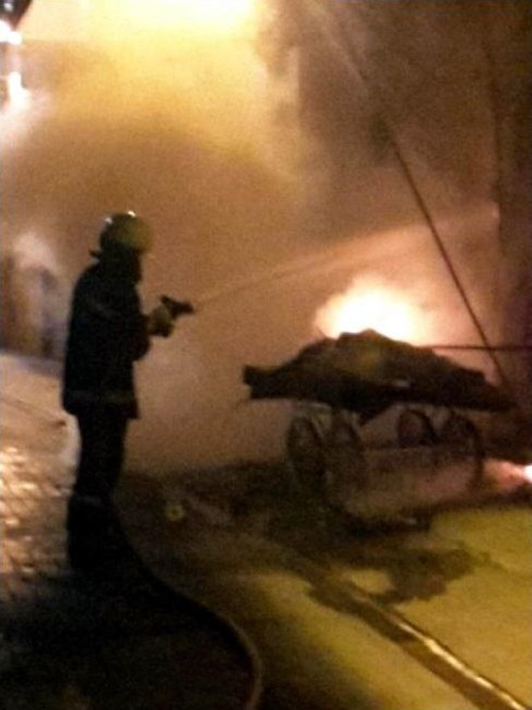 Sigara İzmariti İle &Ccedil;ıkan Yangın 4 Katlı İş Yerini K&uuml;l Etti