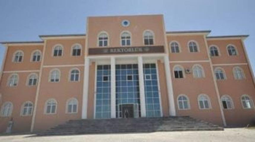 B&uuml;&rsquo;de Rekt&ouml;rl&uuml;k Se&ccedil;imi Ertelendi