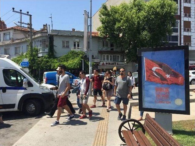 Akhisar’da Bir Günde 17 Ülkeden 285 Turist Geldi