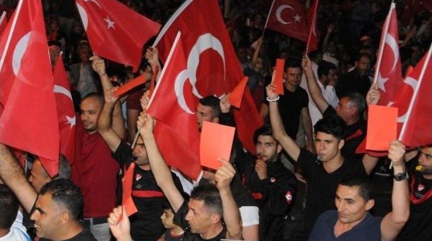 Başkan Akdoğan&rsquo;dan Demokrasi Bek&ccedil;ilerine Teşekk&uuml;r