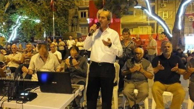 Burhaniye’de Demokrasi Nöbetinde Dualar Yapıldı Ve Aşure Dağıtıldı