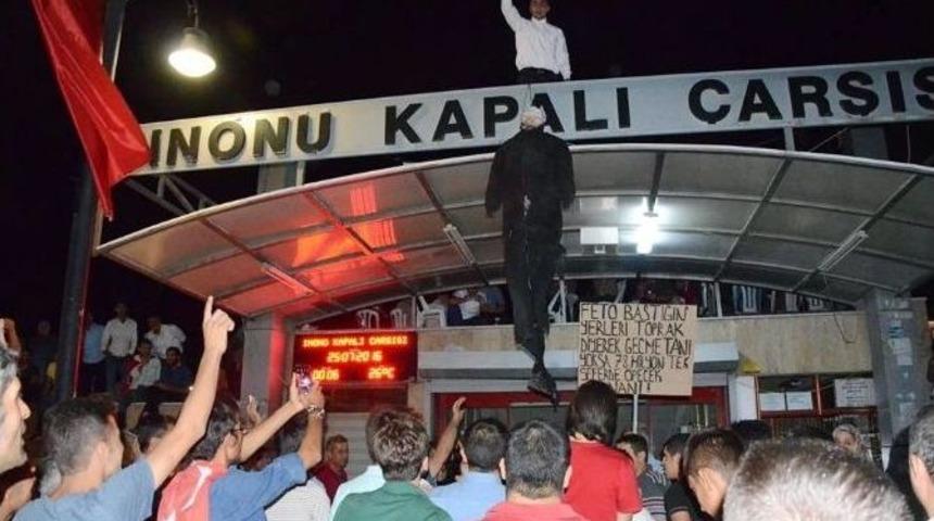 Malatyalılar Fetullah G&uuml;len&rsquo;in Maketini Astı