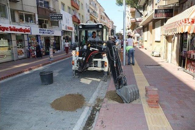 Ali Çetinkaya Caddesi Renkleniyor