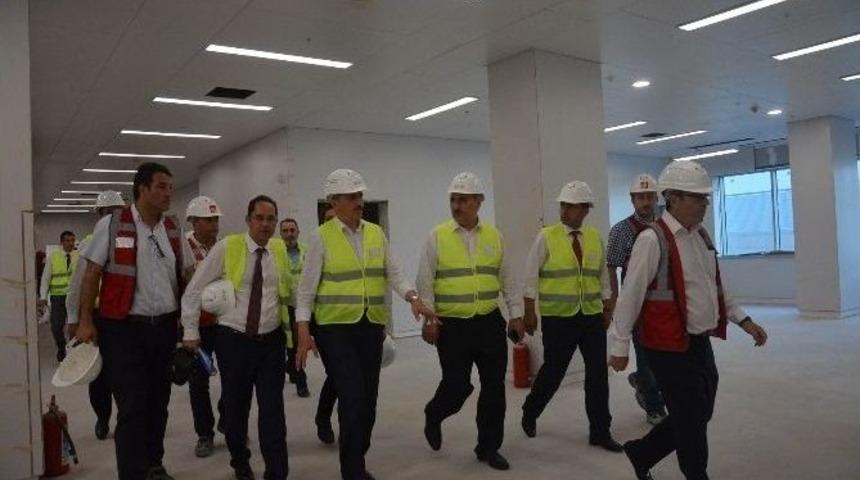 M&uuml;steşar Yardımcısı Yeşilyurt, Mersin Şehir Hastanesi&rsquo;nde İncelemelerde Bulundu